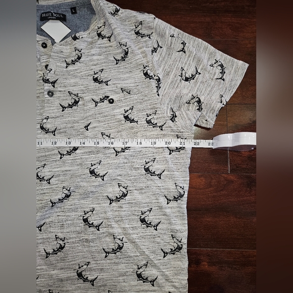 Shark Print Brave Soul London Tshirt - Picture 2 of 2